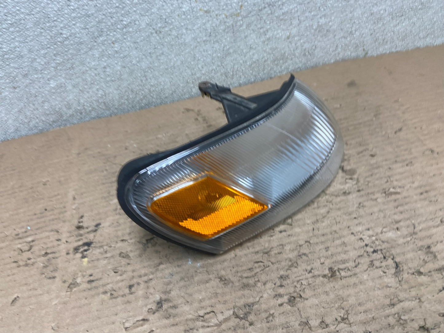 1993 to 1997 Toyota Corolla Right Passenger Corner Marker Turn Signal AA9598 DW2
