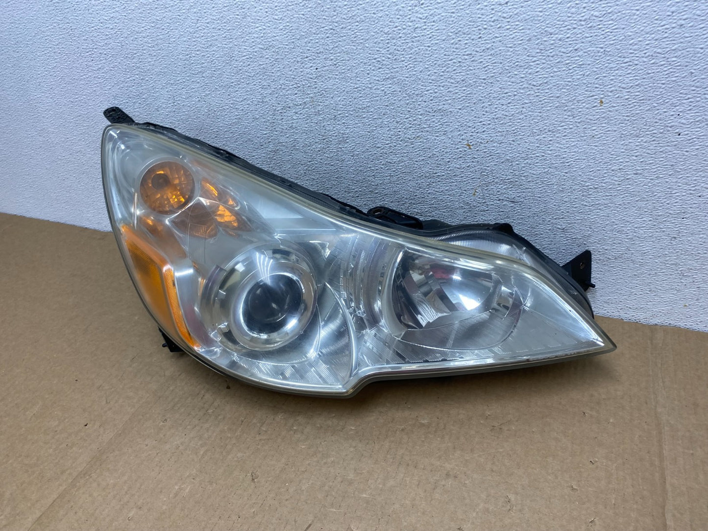 2010-2012 Subaru Legacy Outback Right Passenger Headlight AF9557 DW1