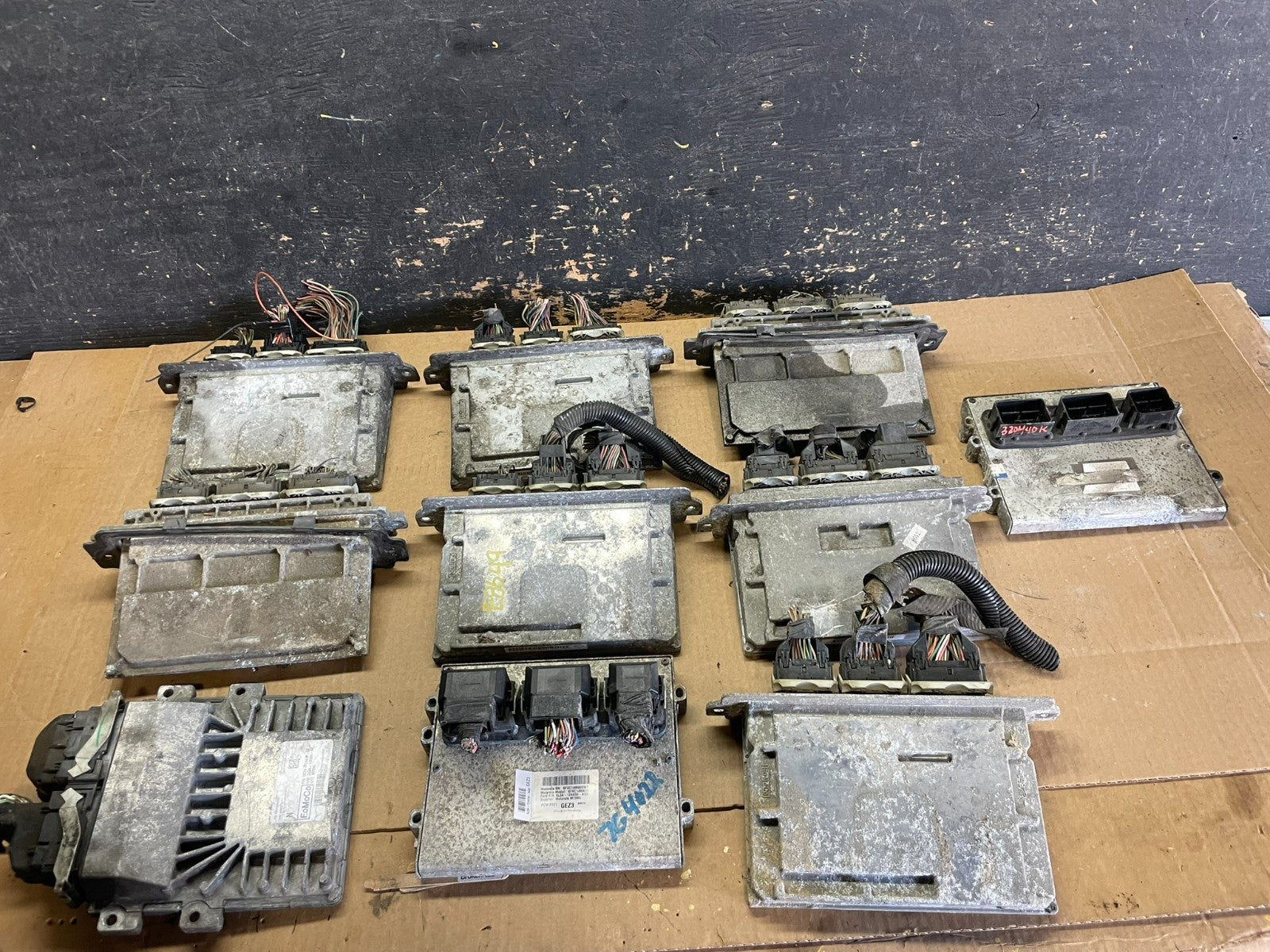 Mix of 10 Ford ECM Engine Computer Module AB29930