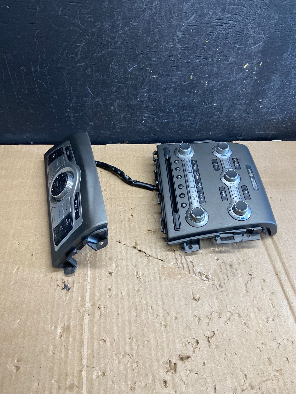 2009 - 2010 Nissan Murano AM FM Radio CD Climate Control Panel AE1826 DG1