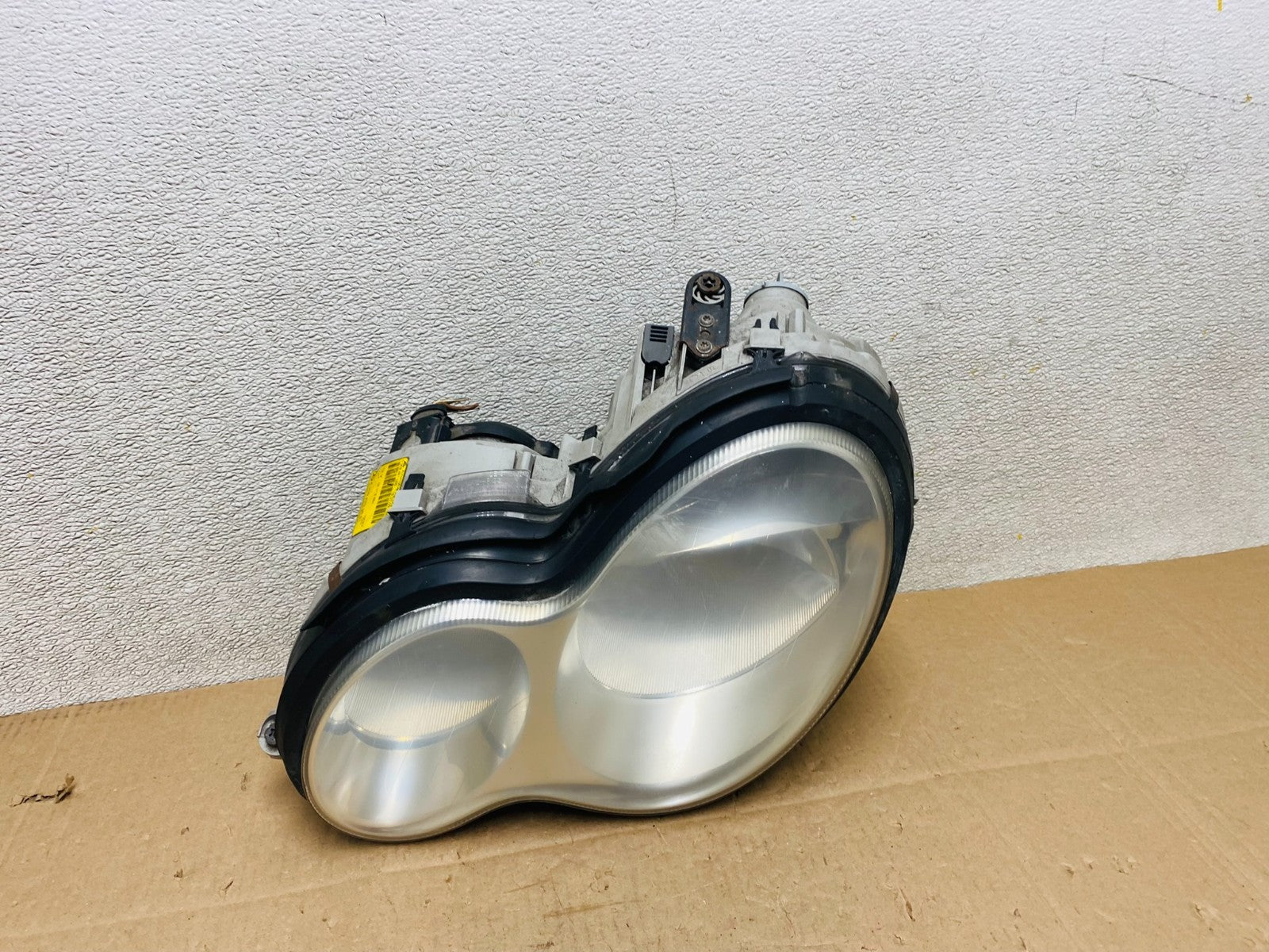2005 to 2007 Mercedes-Benz C-Class Left Driver LH Side Headlight OEM Y2738 DW0