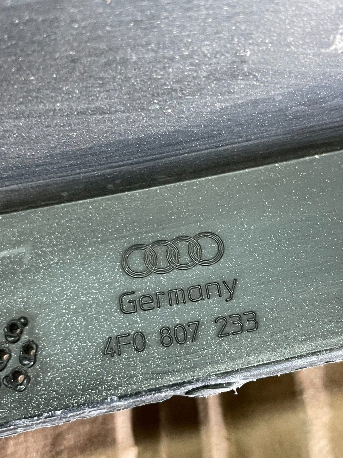 2009 2010 2011 Audi A6 Front Bumper Grille Bracket Retainer AB3055 DG6