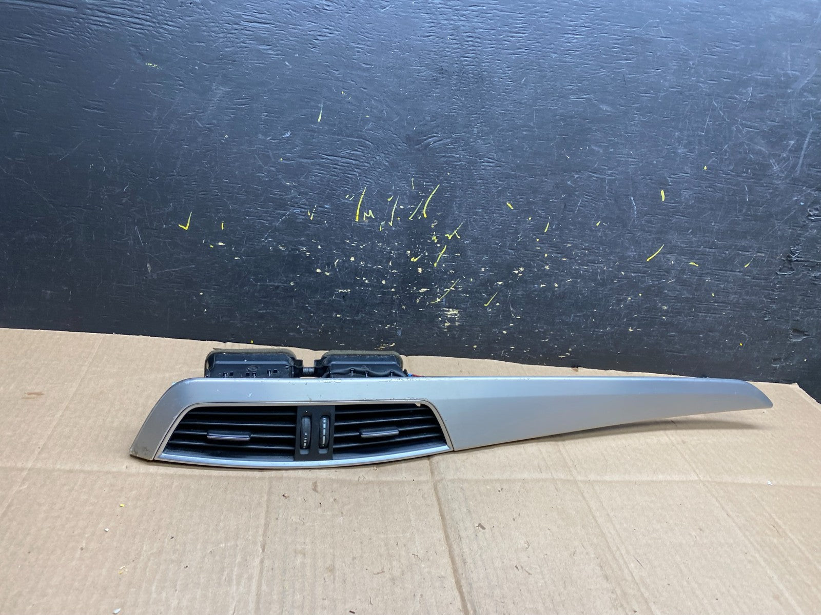 2008-2014 Mercedes Benz C Coupe W204 Cover Panel Center Air Vent  OEM AA4655 DG0