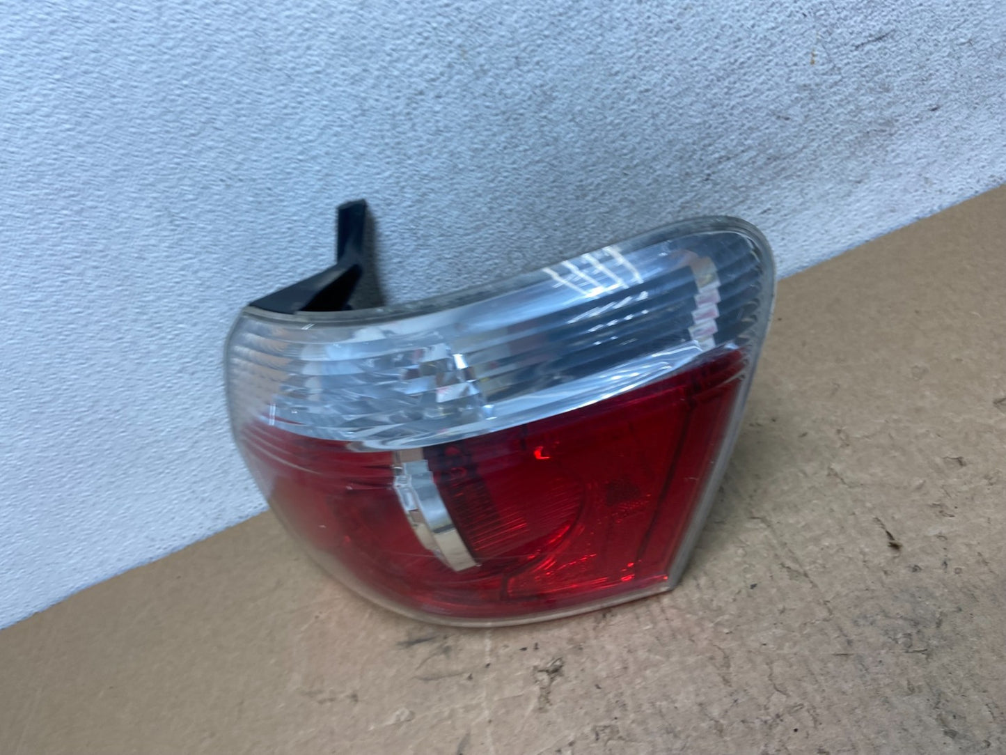 2007 to 2012 GMC Acadia Halogen Tail Light Right Passenger RH Side AF8067 DW1