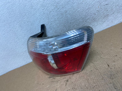 2007 to 2012 GMC Acadia Halogen Tail Light Right Passenger RH Side AF8067 DW1