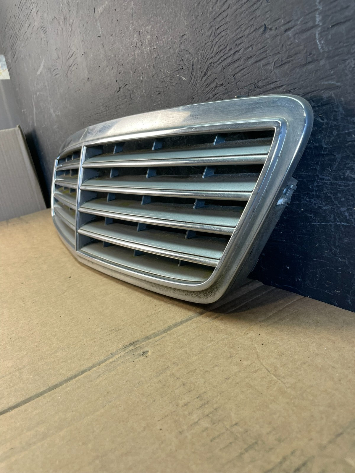 2001 to 2004 Mercedes C-Class C230 C320 C350 Front Upper Grill Grille AD0131 DG1