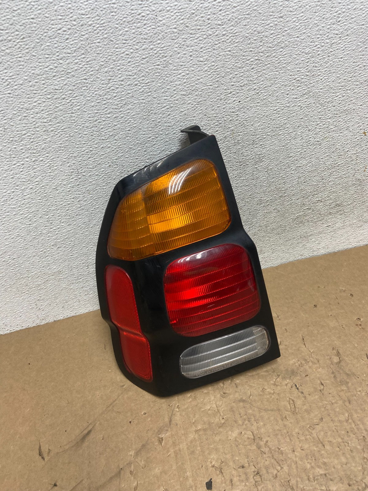 2000-2004 Mitsubishi Montero Sport Left Driver Lh Tail Light ag1240 DG2