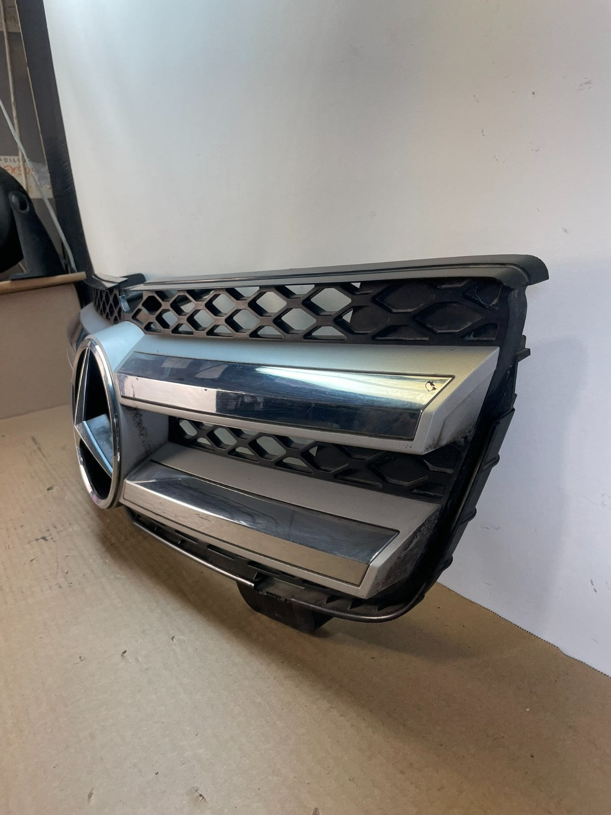 2007-2009 Mercedes X164 GL450 GL320 Front Bumper Upper Grille Grill AF8503 DG1