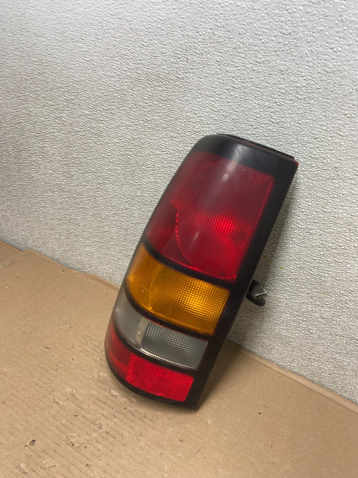 1999-2002 Chevrolet Silverado 1500 Sierra Left Driver Side Tail light AA9912 LK1