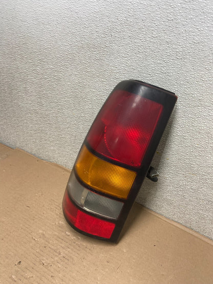 1999-2002 Chevrolet Silverado 1500 Sierra Left Driver Side Tail light AA9912 LK1