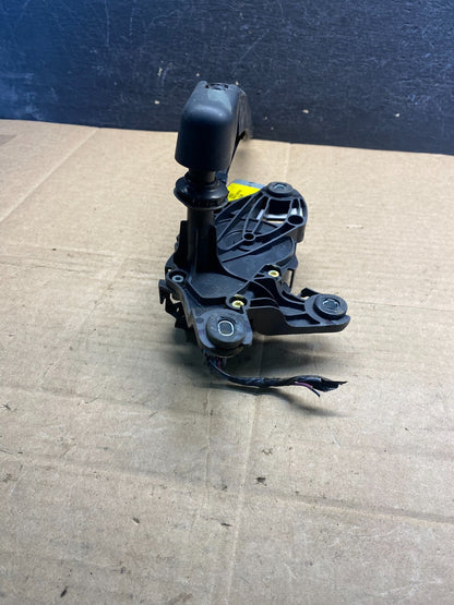 2011 to 2019 Ford Explorer Rear Windshield Wiper Motor ae8268 DG4