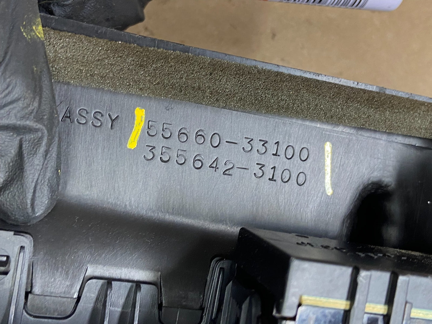 1997 to 2001 Lexus ES330 ES300 Front Center Side Air Vent t9250 DG5