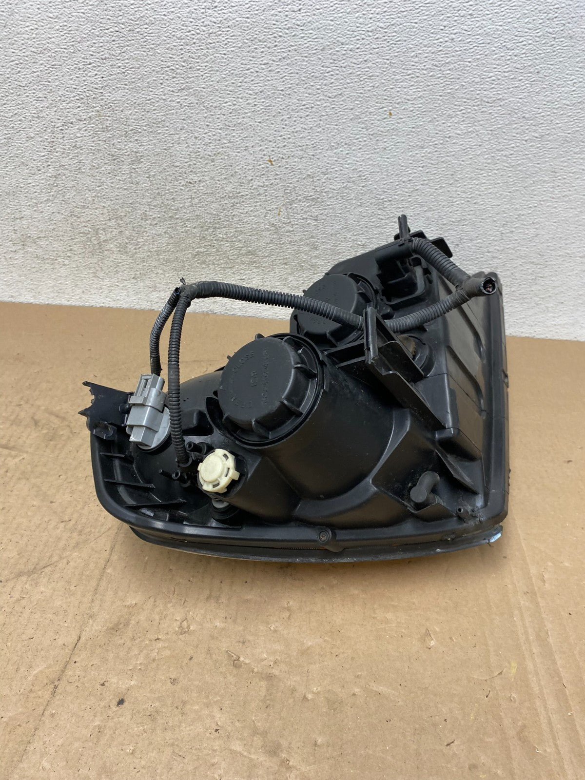 2008-2012 Kia Sedona Left Driver Lh Side Headlight Halogen AG4705 DW8