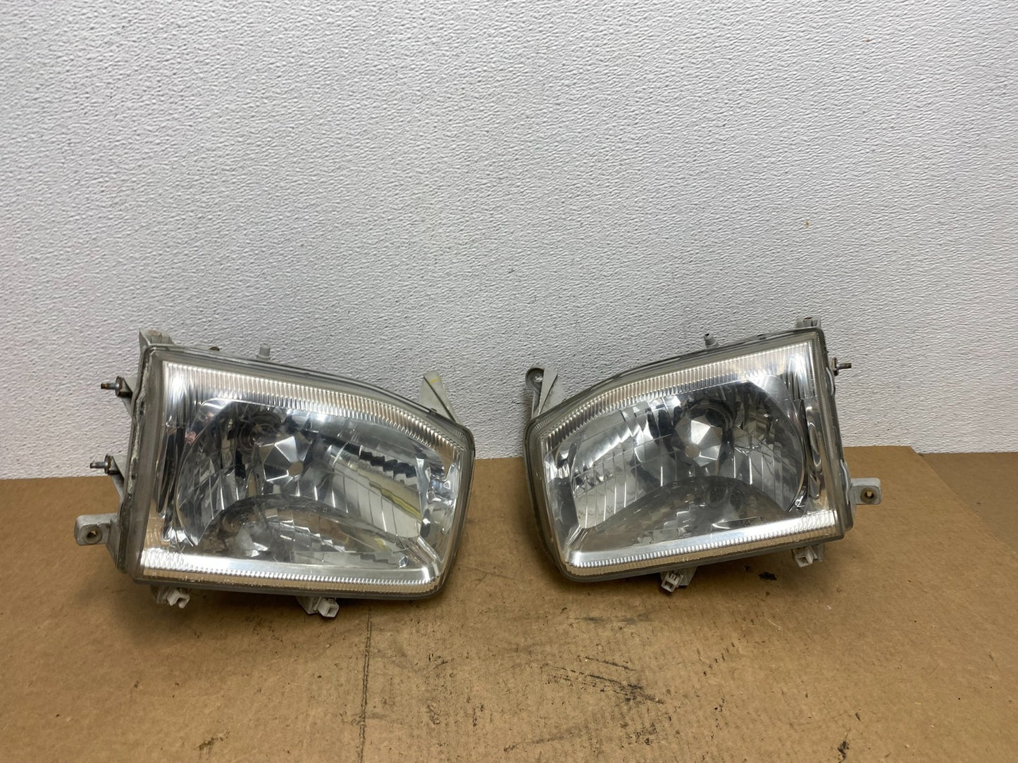 1999-2004 Nissan Pathfinder Left+Right Side Set Halogen Headlights AC3403 DW0