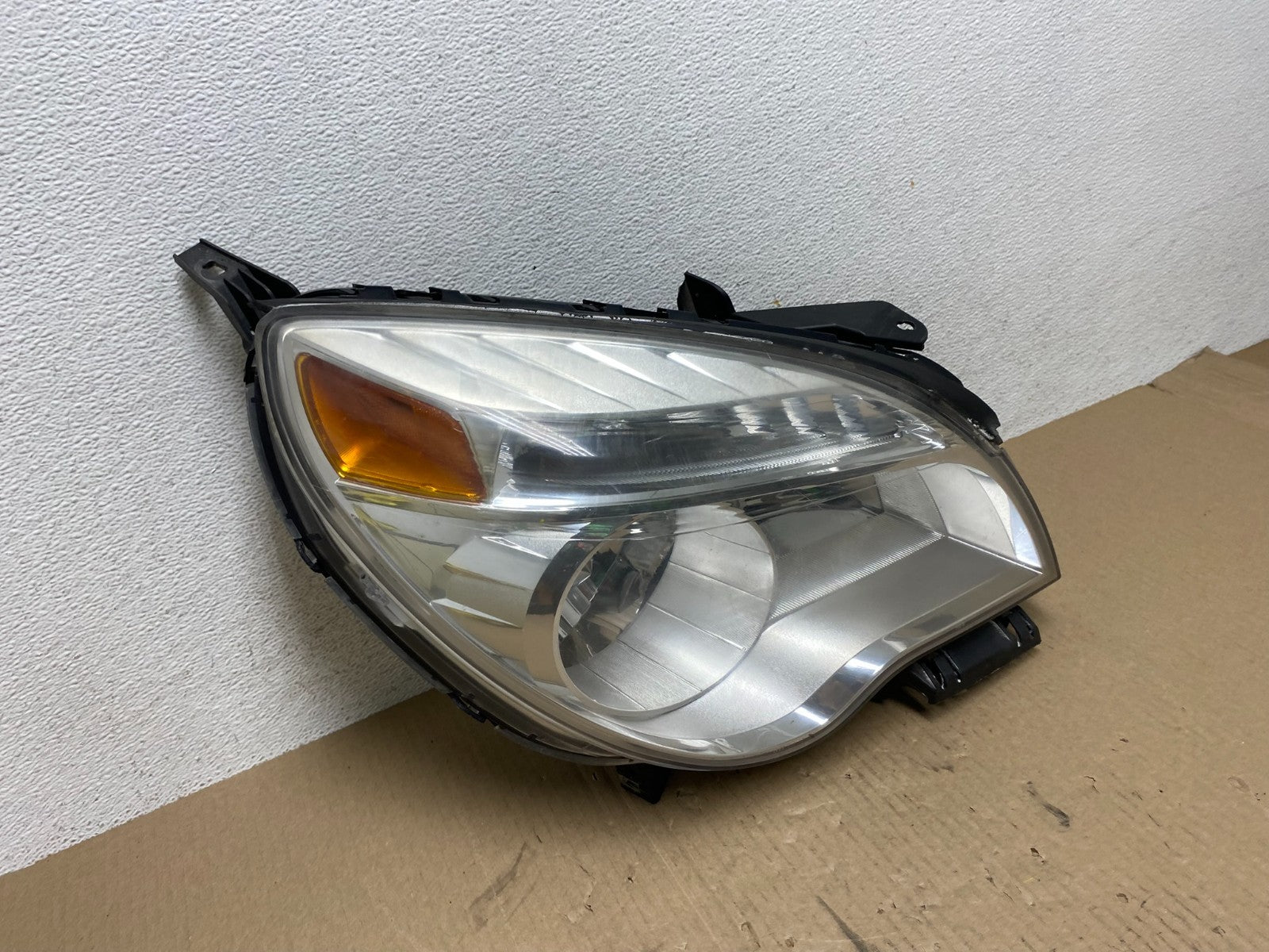 2010 - 2015 Chevrolet Equinox Halogen Headlight Right Passenger Side AE7016 DW2