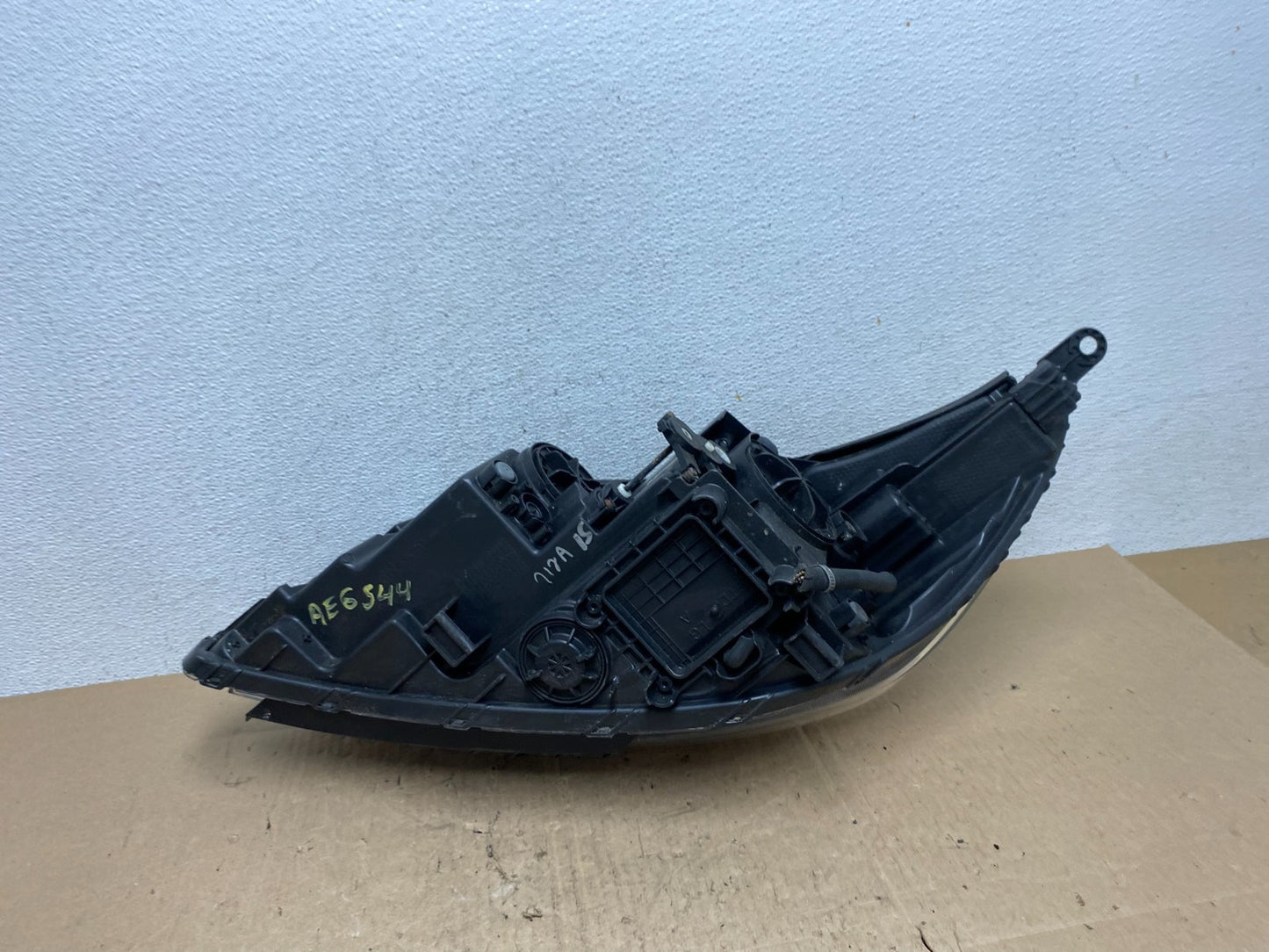 2016 to 2018 Kia Sorento Right Passenger RH Side Headlight Halogen AE6544 DW7