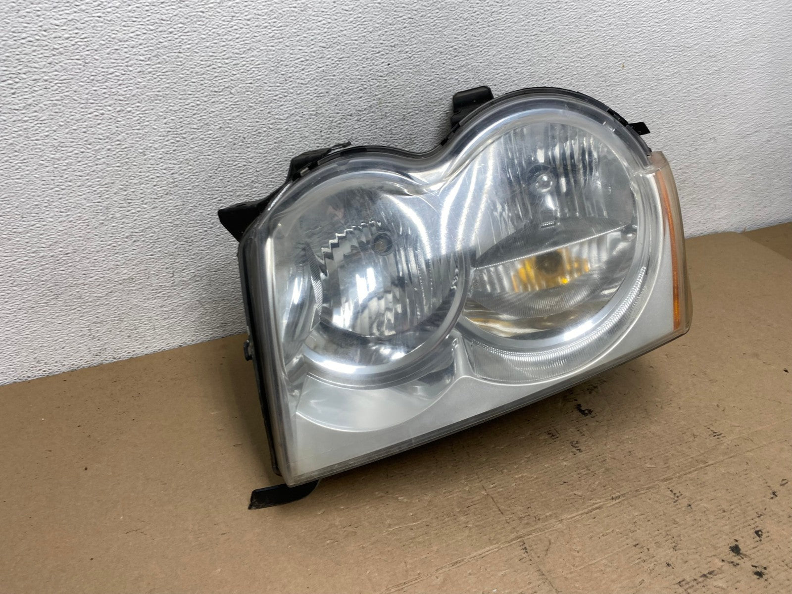 2005-2007 Jeep Grand Cherokee Left Driver LH Halogen Headlight AF4636 LK2