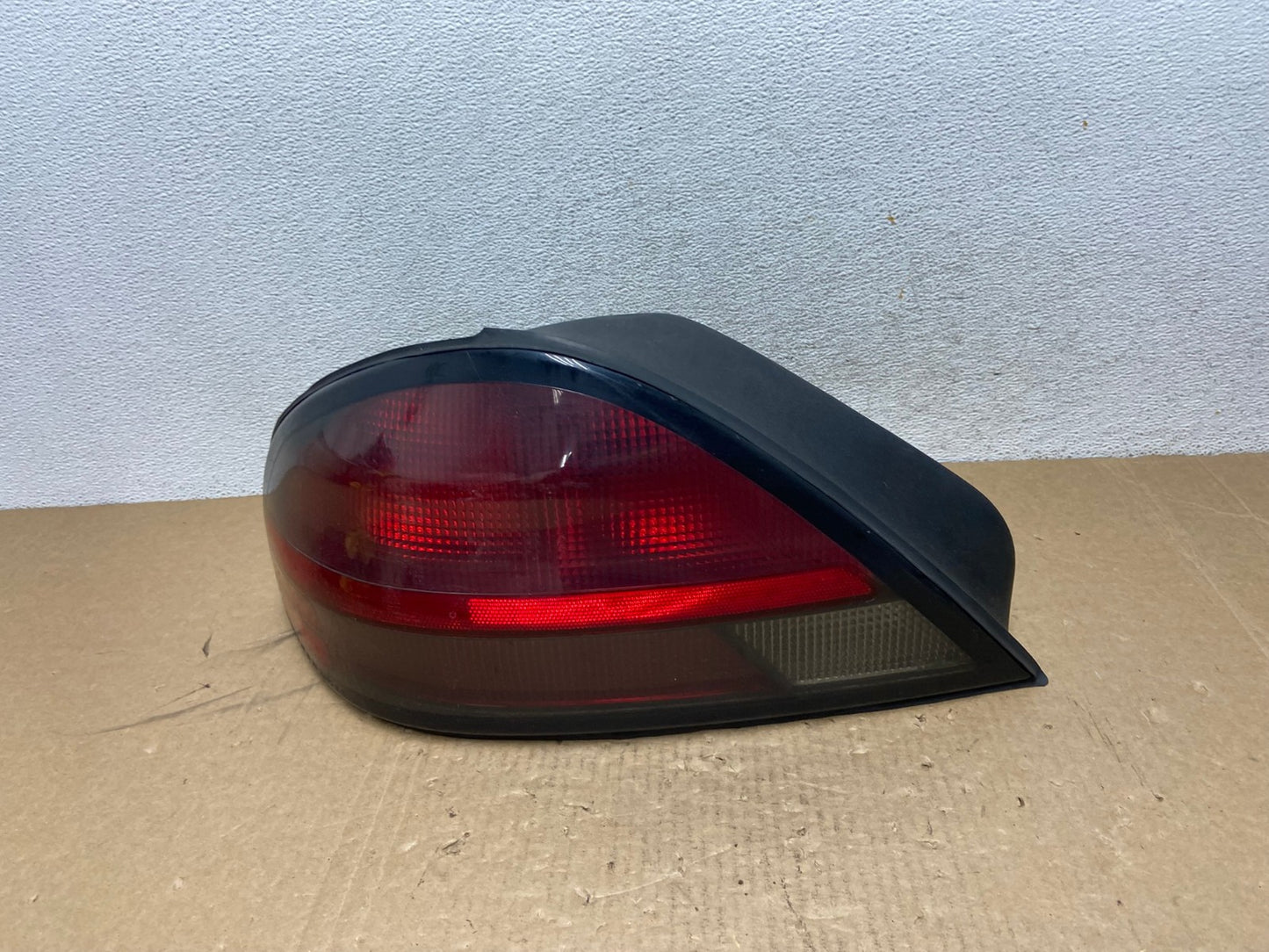 1999-2005 Pontiac Grand AM Left Driver LH Side Tail Light AG0523 LK0
