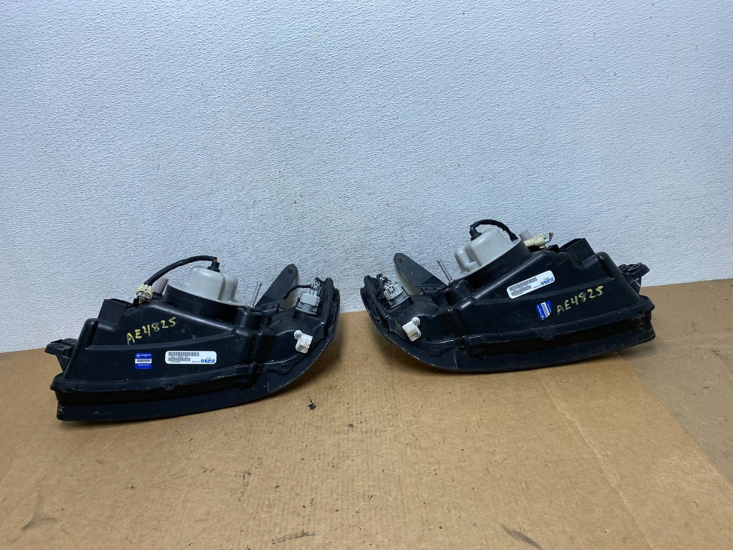 2001 to 2004 Subaru Legacy Outback Left+Right Headlights DEPO AE4825 DW10