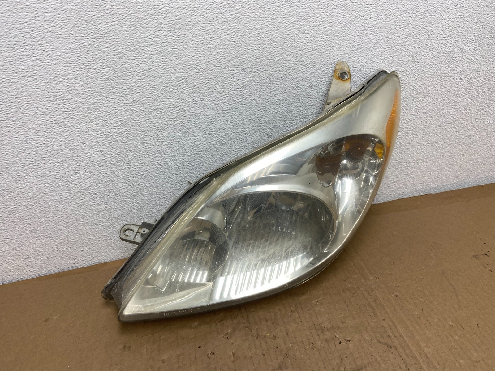 2003 to 2008 Toyota Matrix Left Driver Halogen Headlight Oem AB6547 DW2
