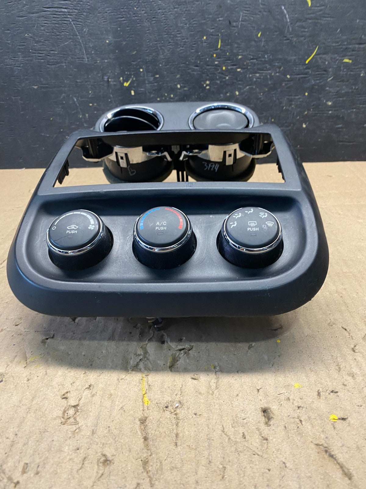 2011 to 2017 Jeep Compass Dash Climate Temperature Control Radio Bezel R8967 DG3
