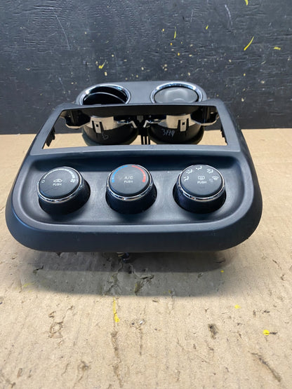 2011 to 2017 Jeep Compass Dash Climate Temperature Control Radio Bezel R8967 DG3