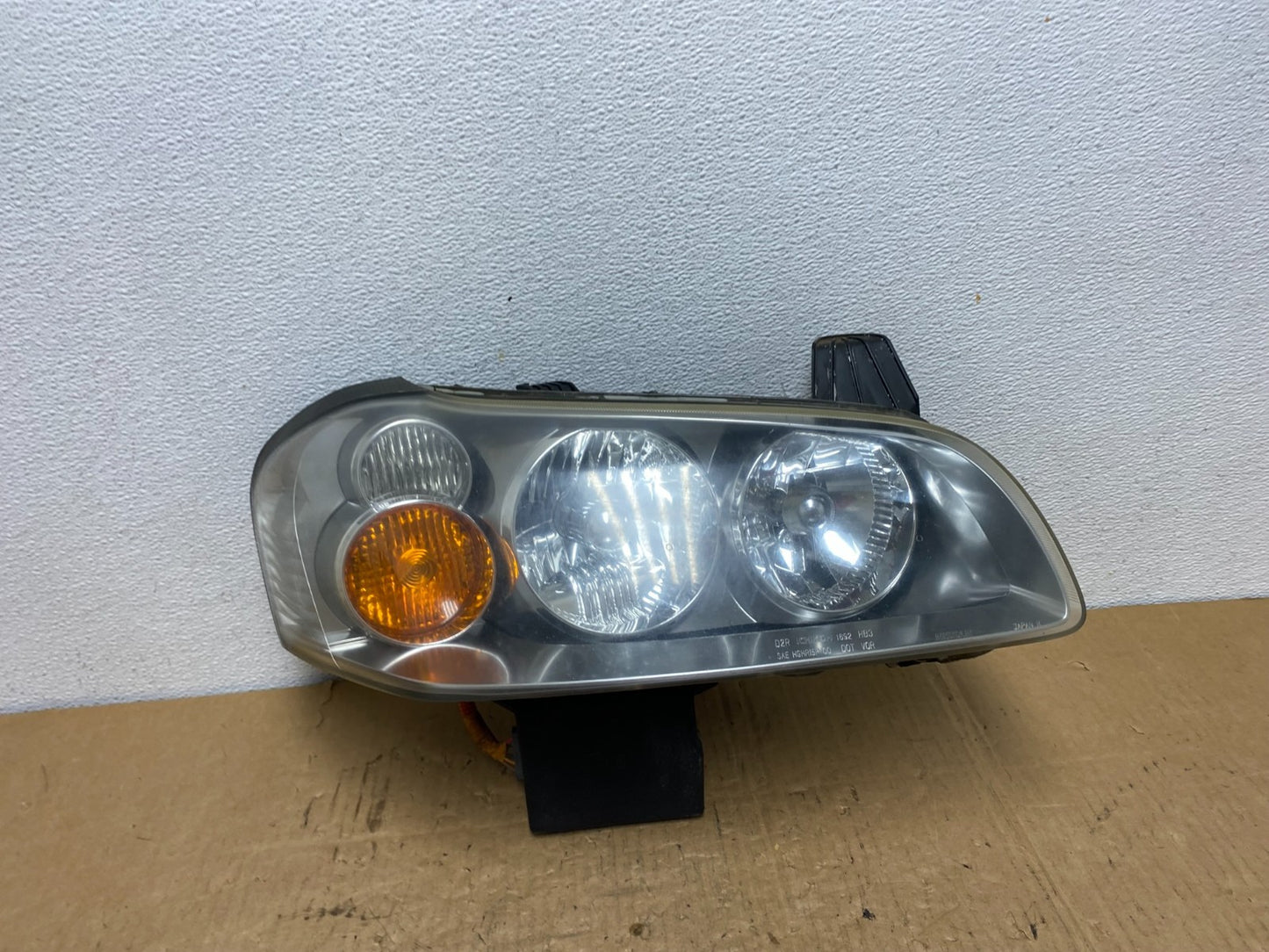 2002-2003 Nissan Maxima Right Passenger Rh Headlight Xenon HID AC8129 DW0