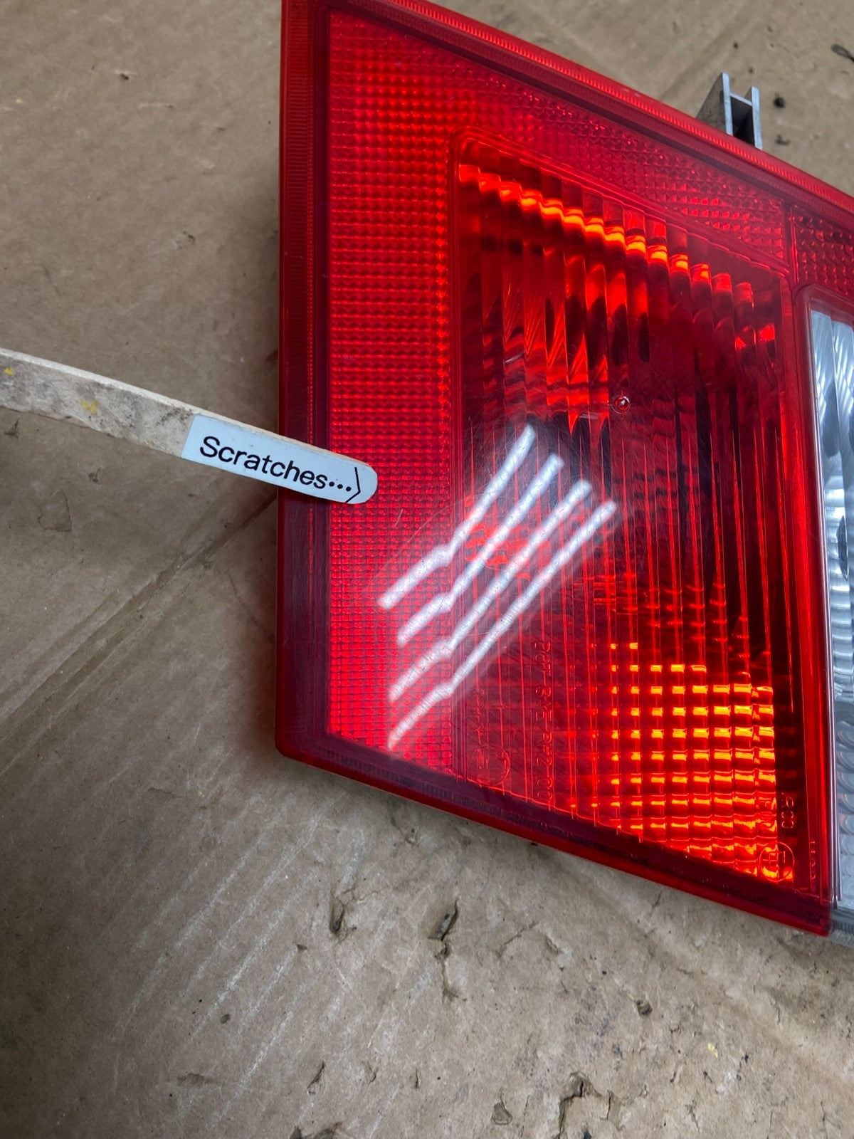 2002 2003 2004 2005 Saab 9-5 Sedan Right Passenger Inner Tail Light Oem Y8997 DG3