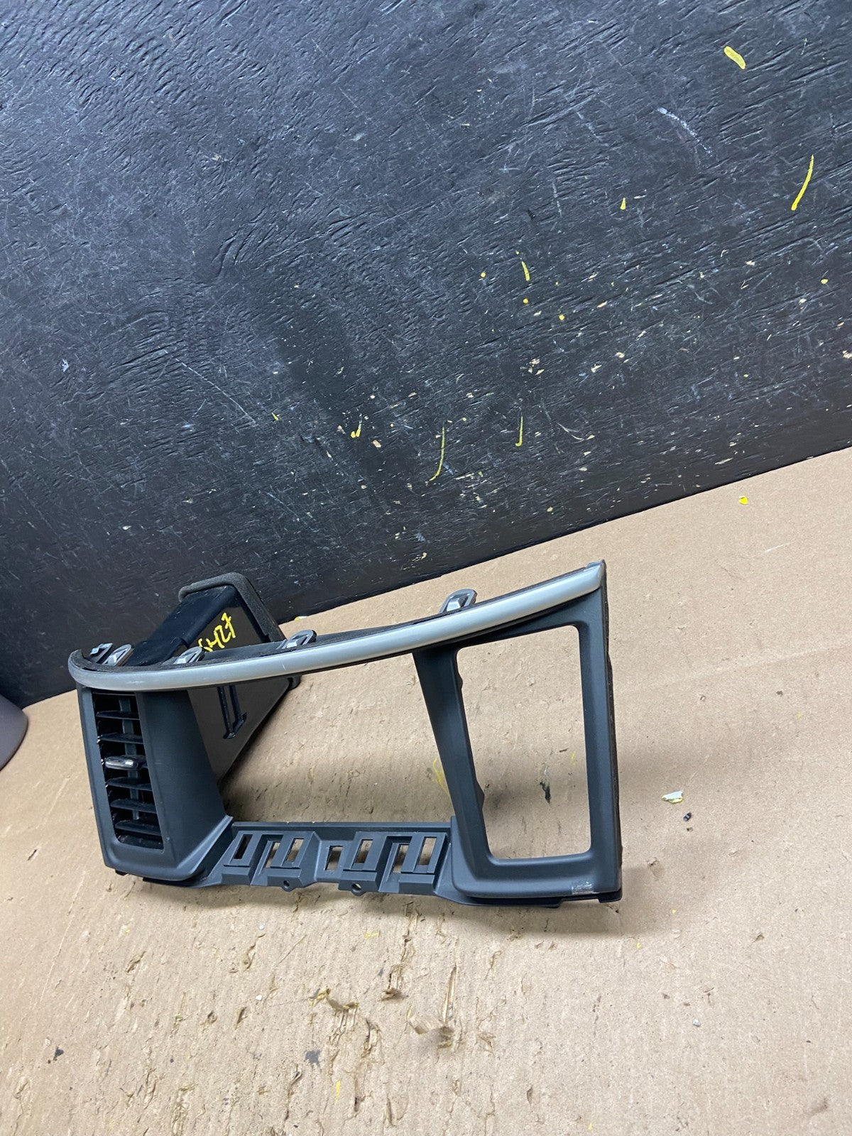 2013 to 2020 Nissan Pathfinder Center Dash Radio Trim Bezel  Surround T6427 DG1