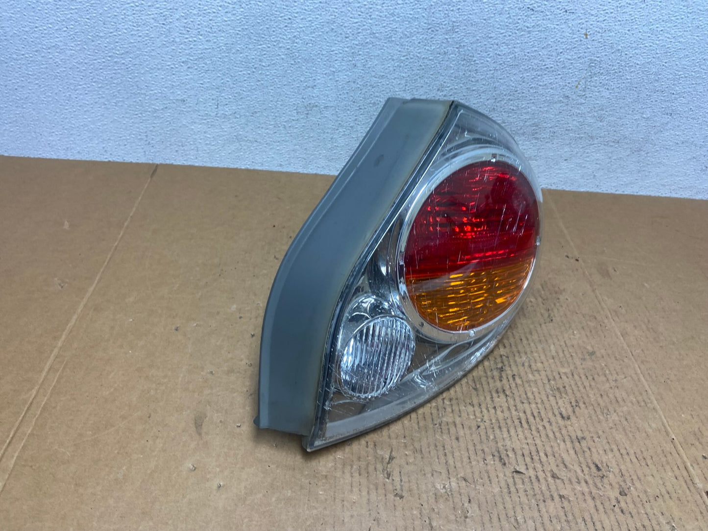 2002 2003 Nissan Maxima Right Passenger RH Side Tail Light AE0437 LK2