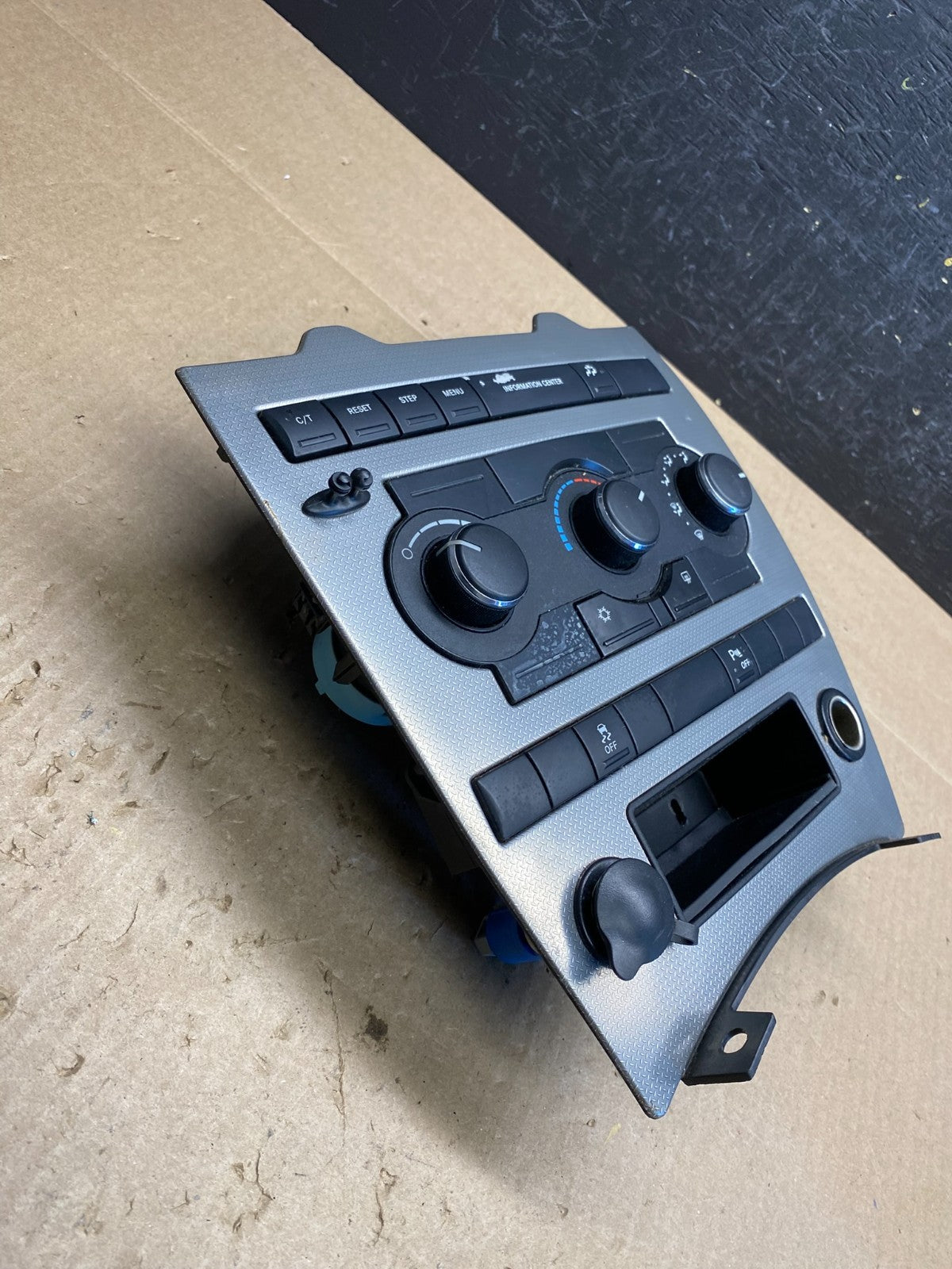 2005 to 2007 Jeep Commander Grand Cherokee A/C Climate Control Bezel AC6471 DG4