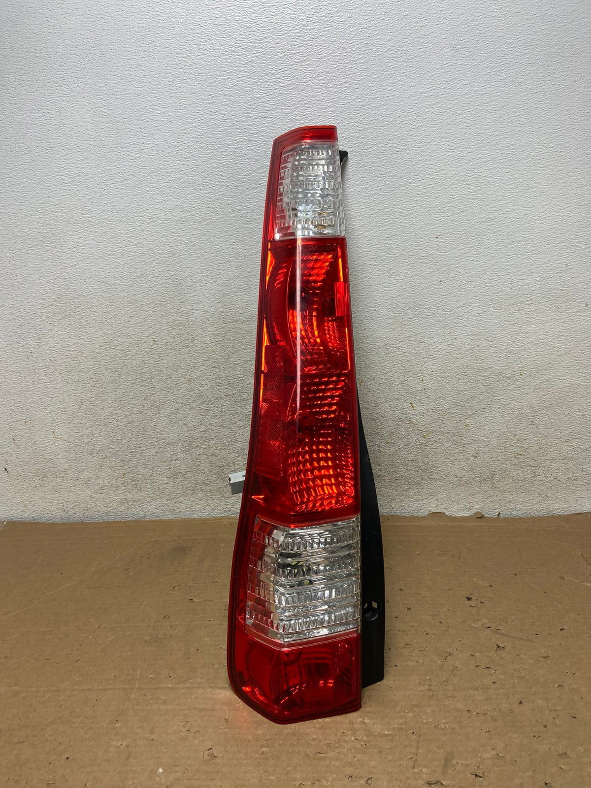 2005 to 2006 Honda Cr-v Crv Left Driver LH Tail Light AH8962 LK0