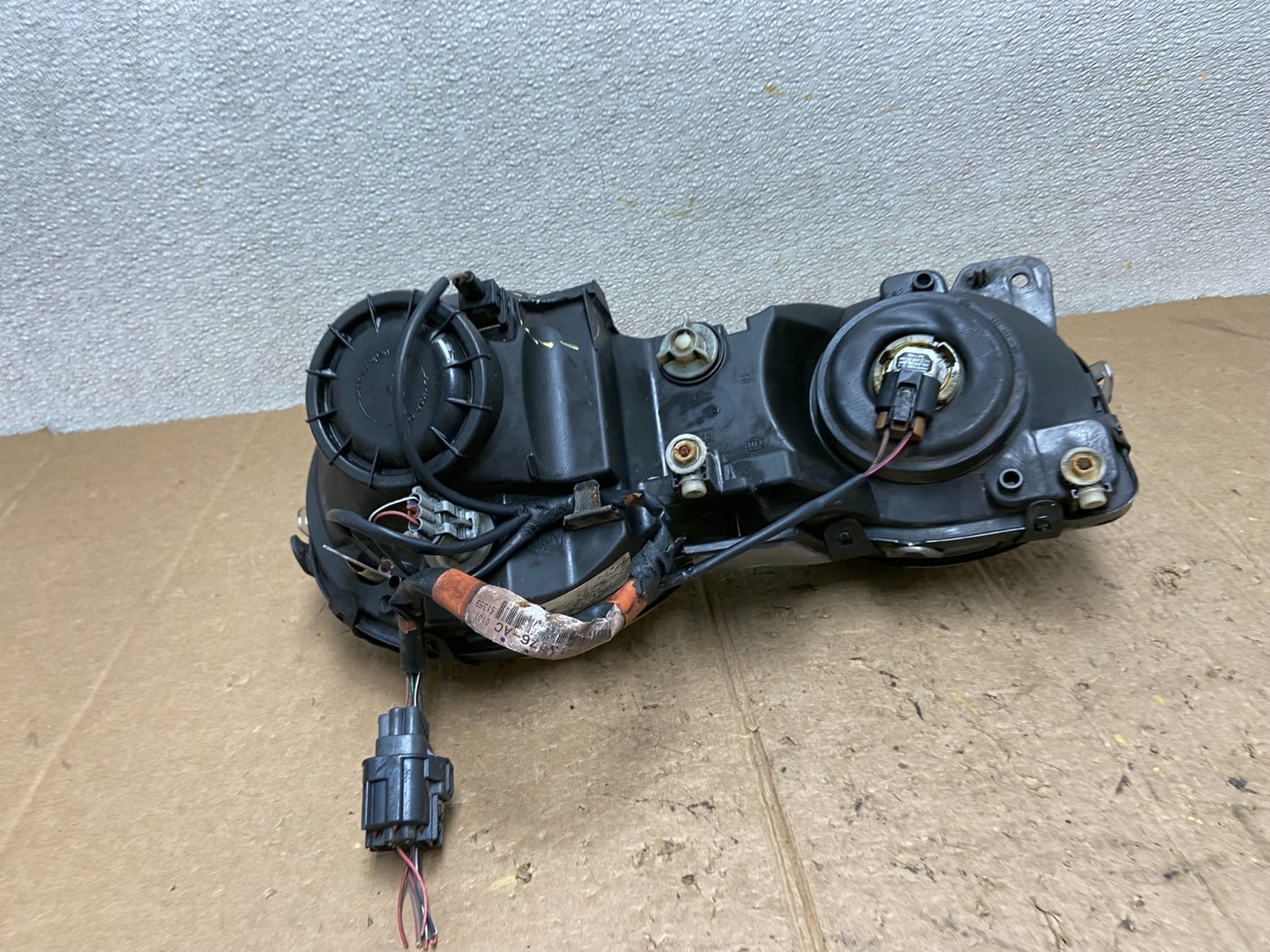 2000 to 2002 Jaguar S-Type Right Passenger Side Halogen Headlight OEM AA5075 DG6