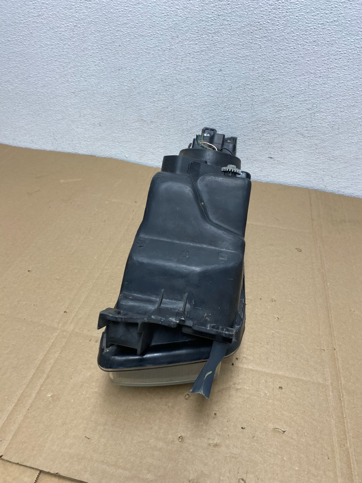 2002 to 2003 Mitsubishi Galant Right Passenger RH Side Headlight AC3768 DW10