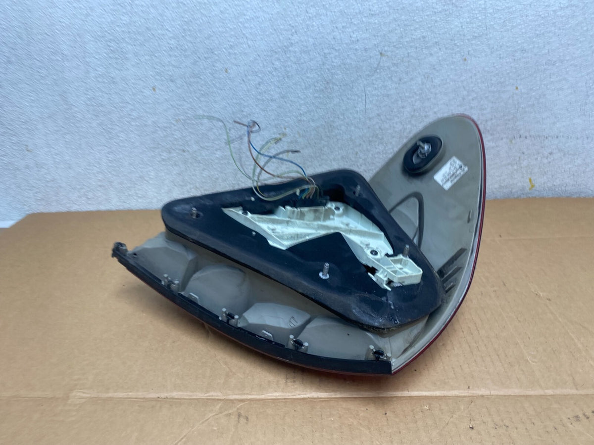 No led 2007 - 2009 Mercedes E E320 E500 Sedan Right Tail Light M05865