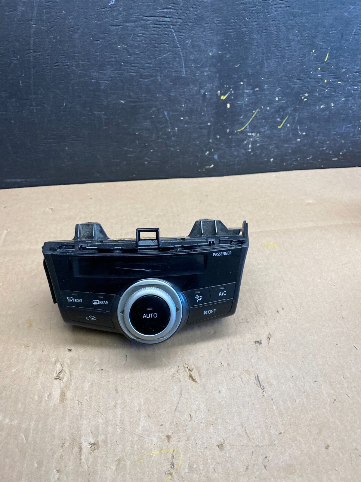 2014 Toyota Prius V Climate Heater A/C AC Control Panel  Oem T4475 DG0