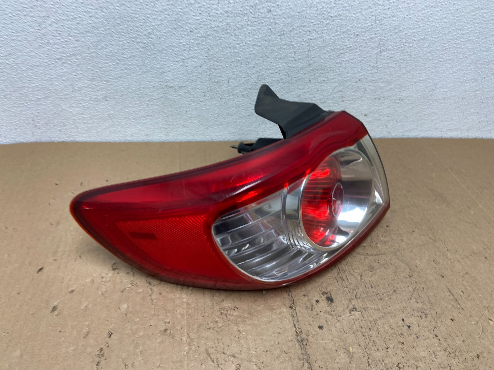2010 to 2012 Hyundai Santa Fe Left Driver Side Tail Light AC7403 DW2