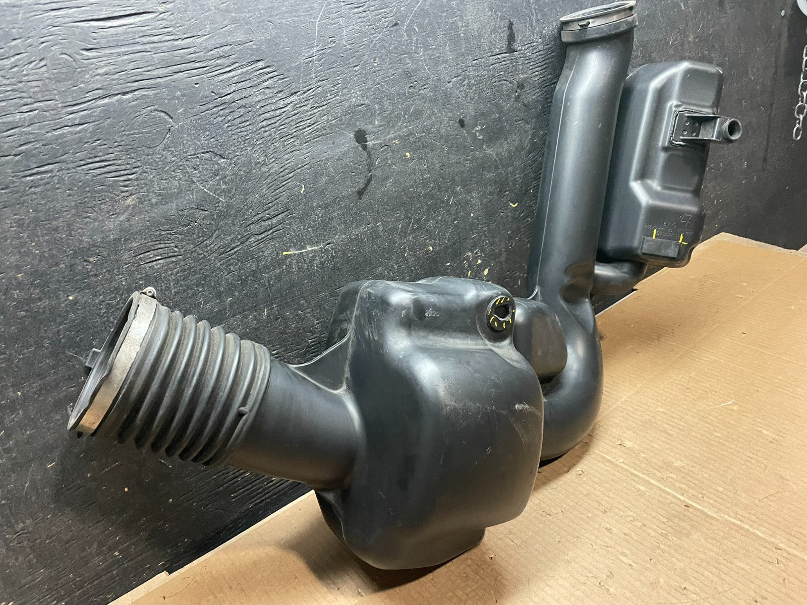 2011 - 2013 Dodge Durango 3.6L Resonator Air Intake Tube Y1797 DG5
