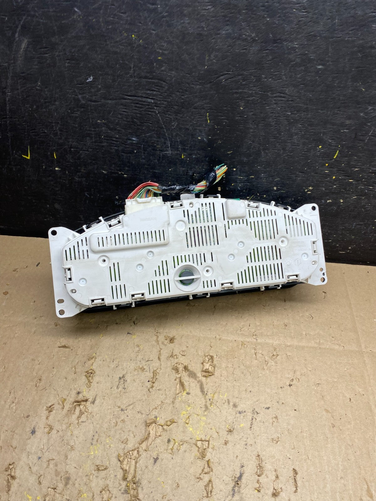 2010 Nissan Pathfinder Speedometer Cluster Gauge OEM U5596 DG5