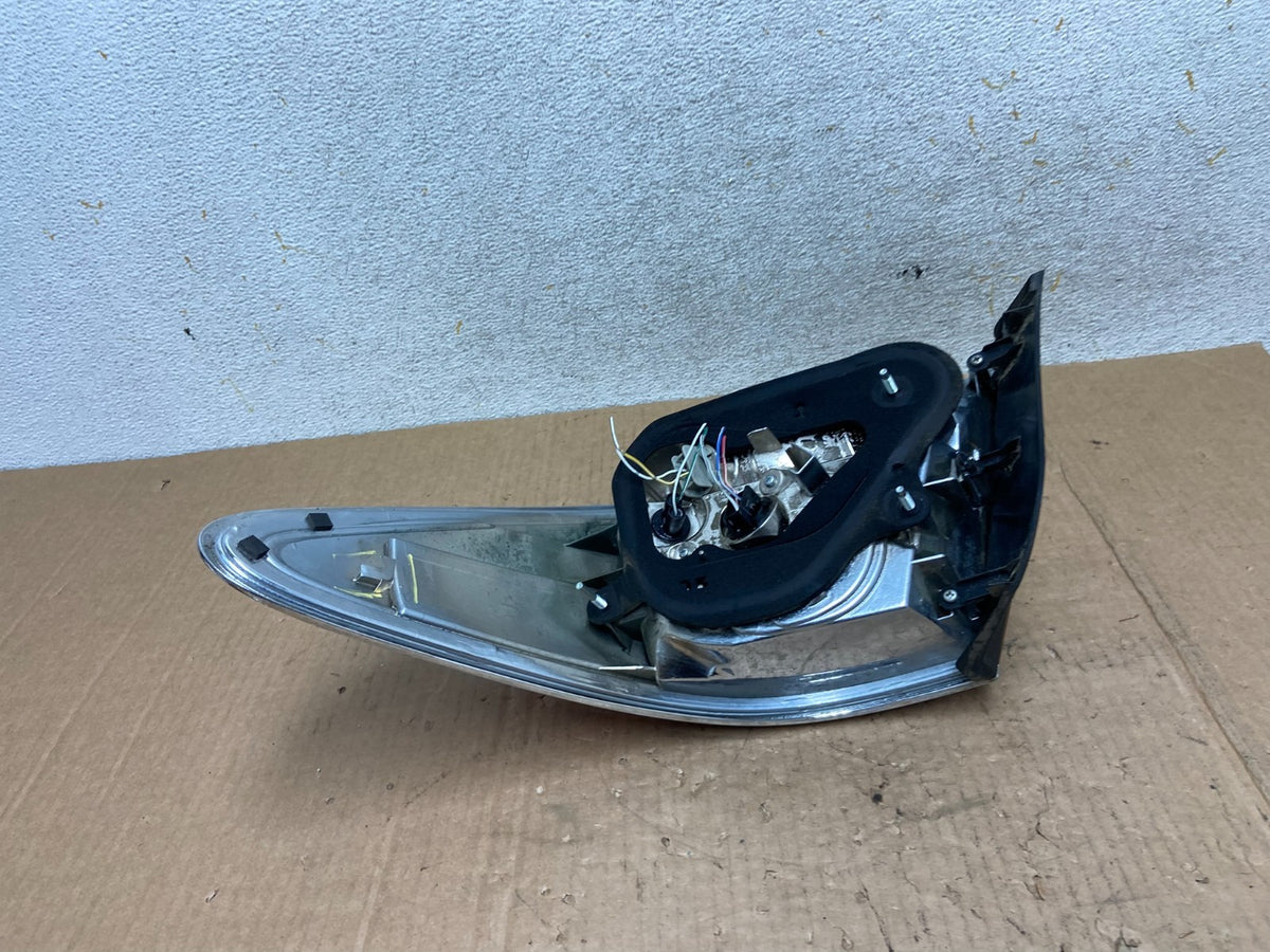 2005 - 2006 Lexus ES330 Left Driver LH Side Tail Light AI5515 DW5