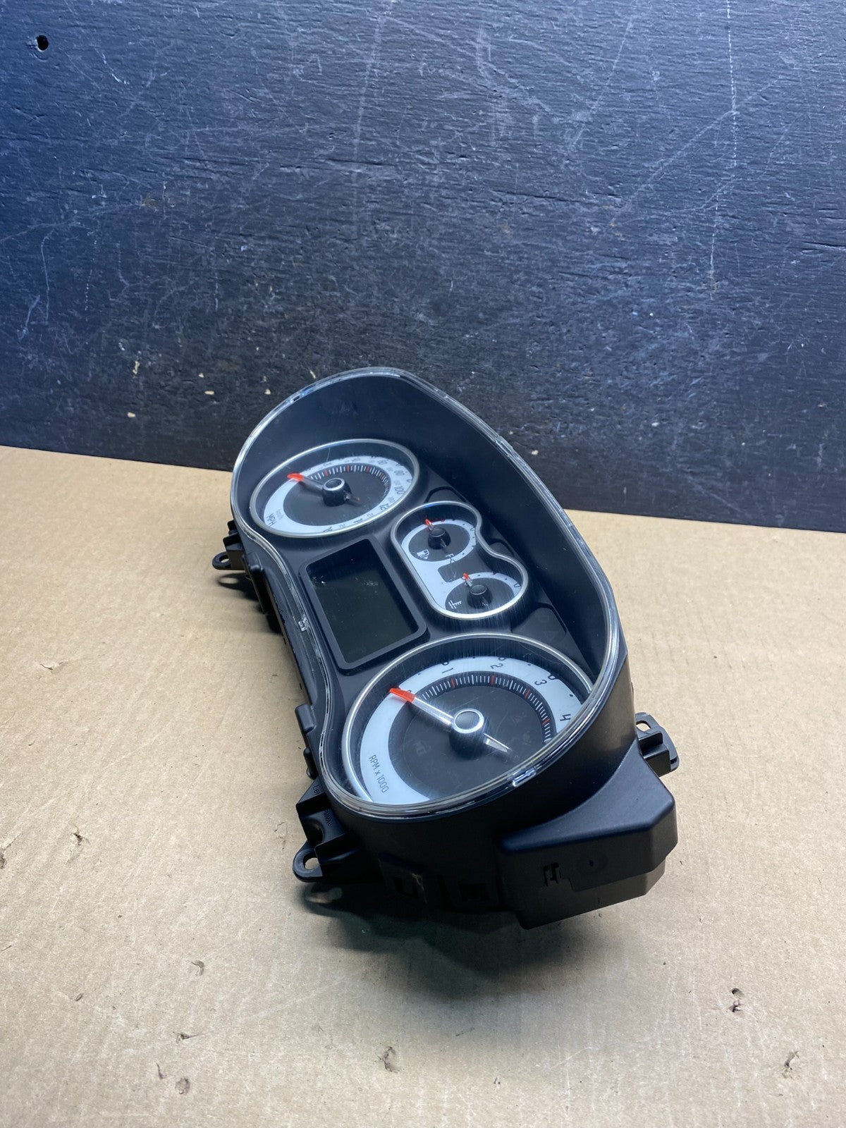 2014 - 2017 Fiat 500L Dash Instrument Cluster Speedometer AG7477 DG2