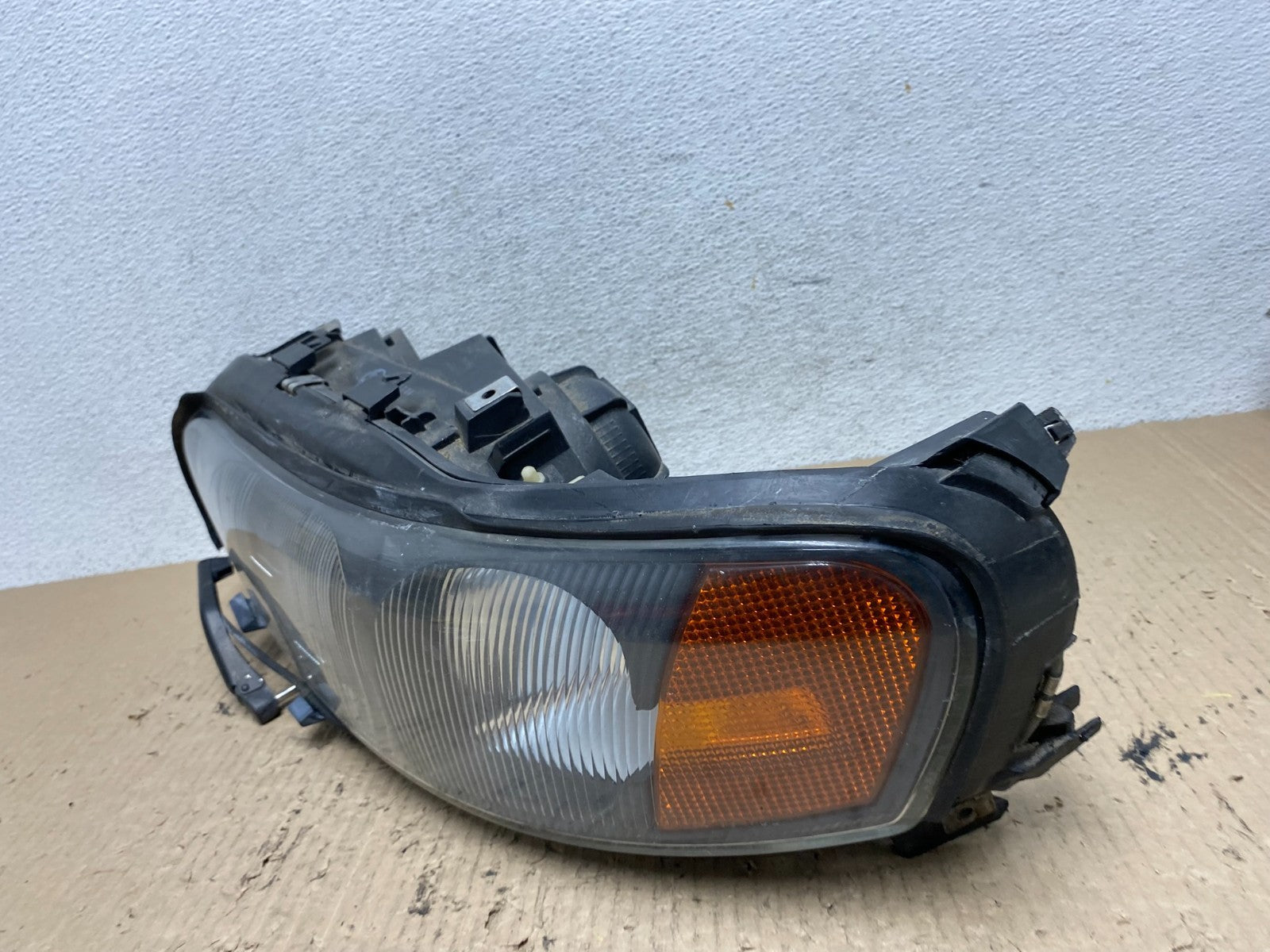 2001 to 2004 Volvo S60 Left Driver LH Headlight Halogen AF7123 DW1