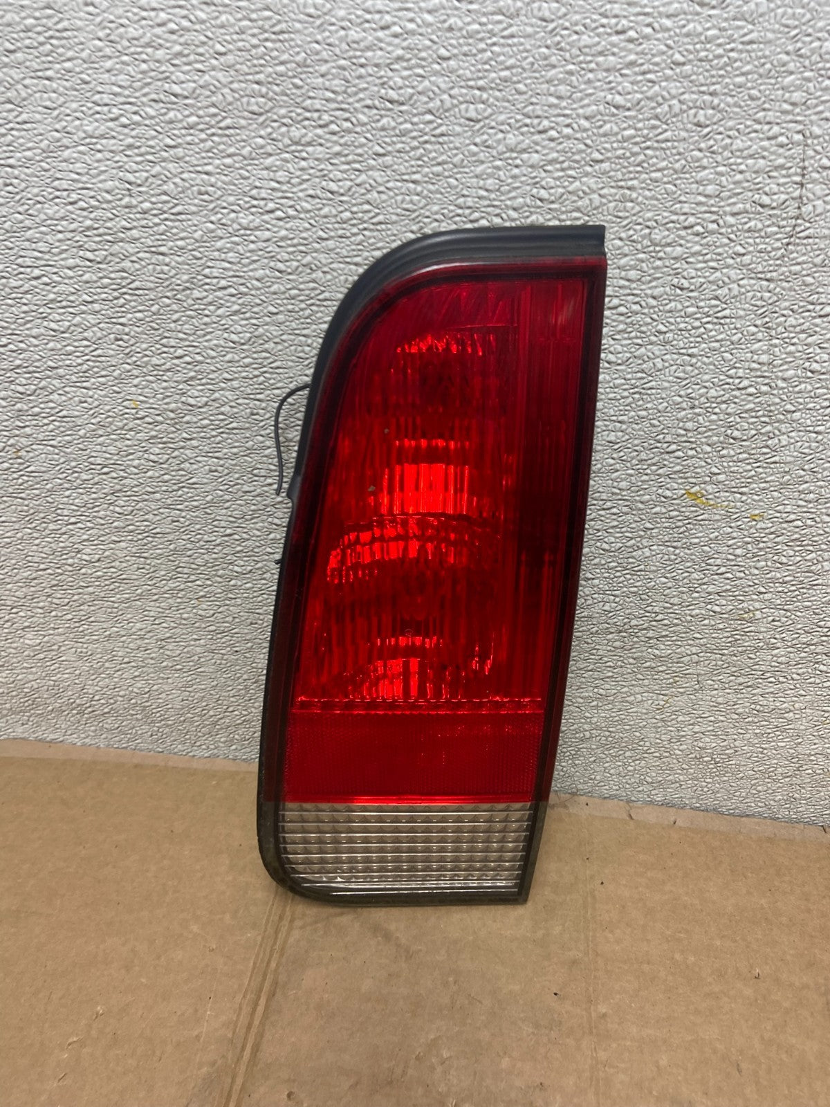 2003 to 2005 Lincoln Aviator Right Passenger Inner Tail Light Side OEM AA1185 DW0