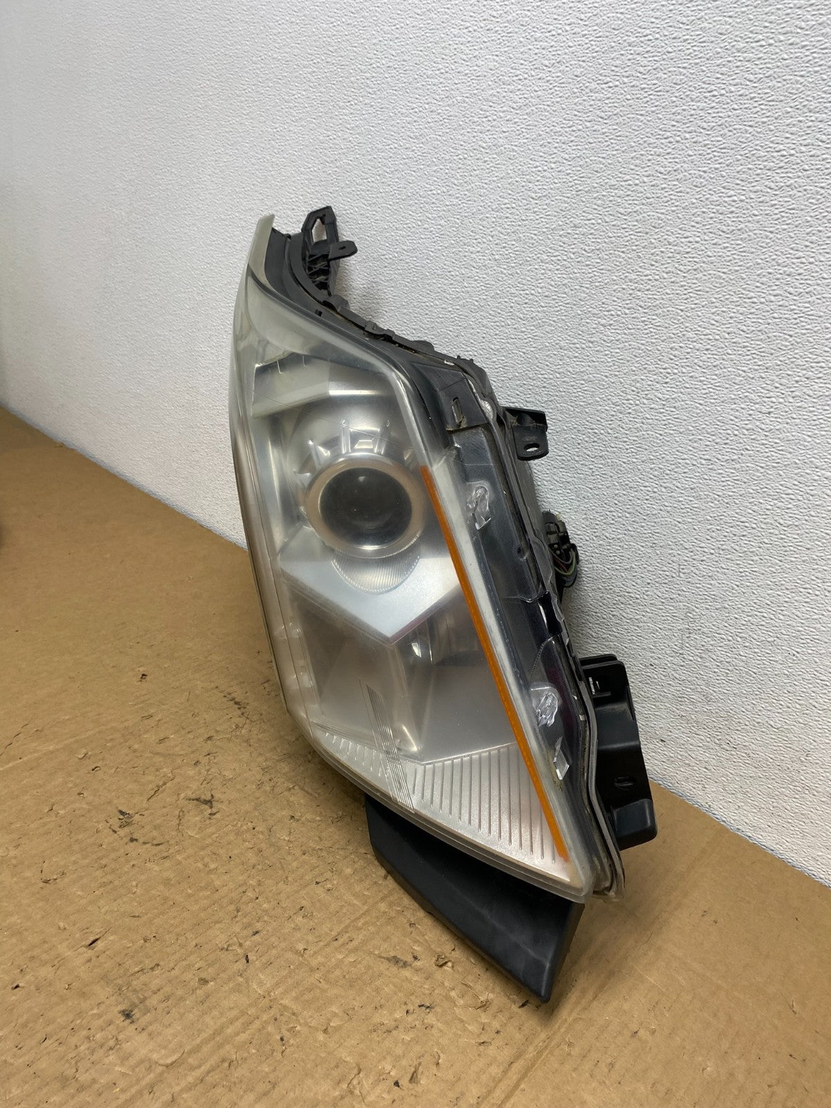 Halogen 2010 to 2016 Cadillac SRX Right Passegner Side Headlight AC8325 DW1