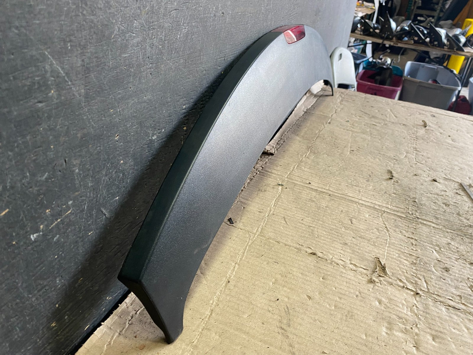2004 to 2008 Chrysler Pacifica Rear Trunk Hatch Spoiler Wing OEM p3753 DG2