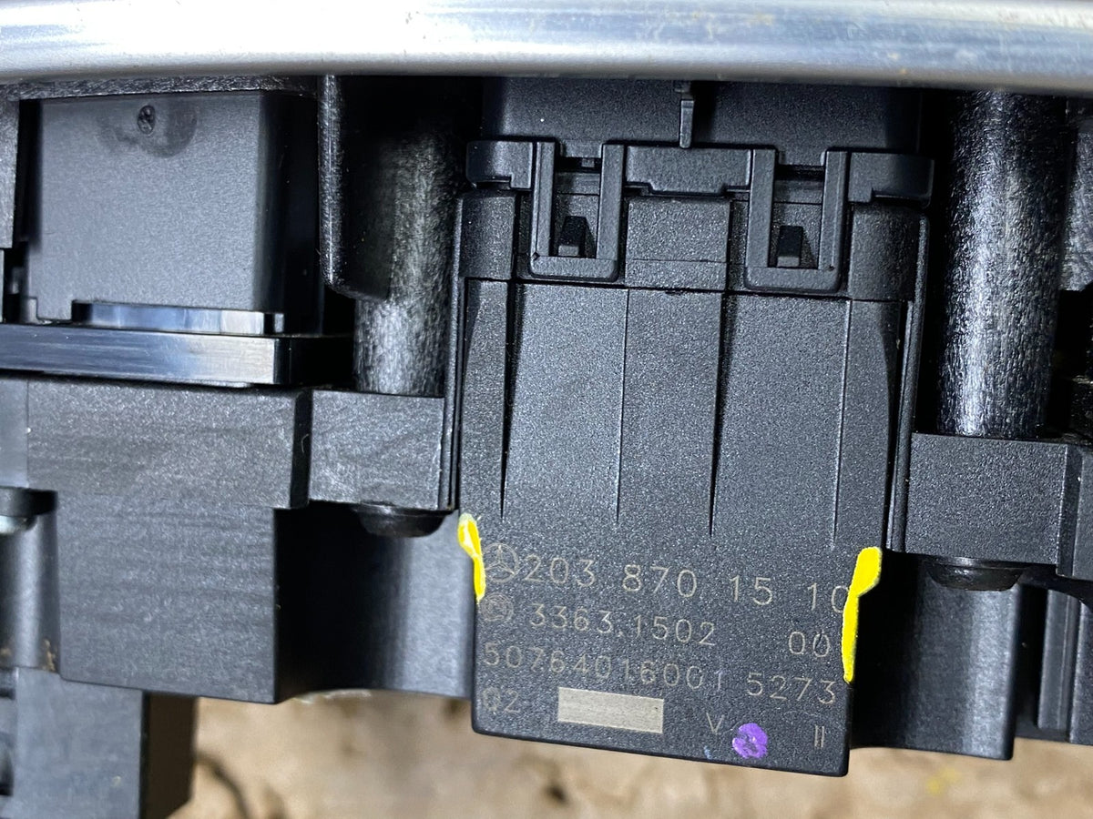2005 - 2007 Mercedes C230 C240 Center Console Switch Control Unit V1704 DG5