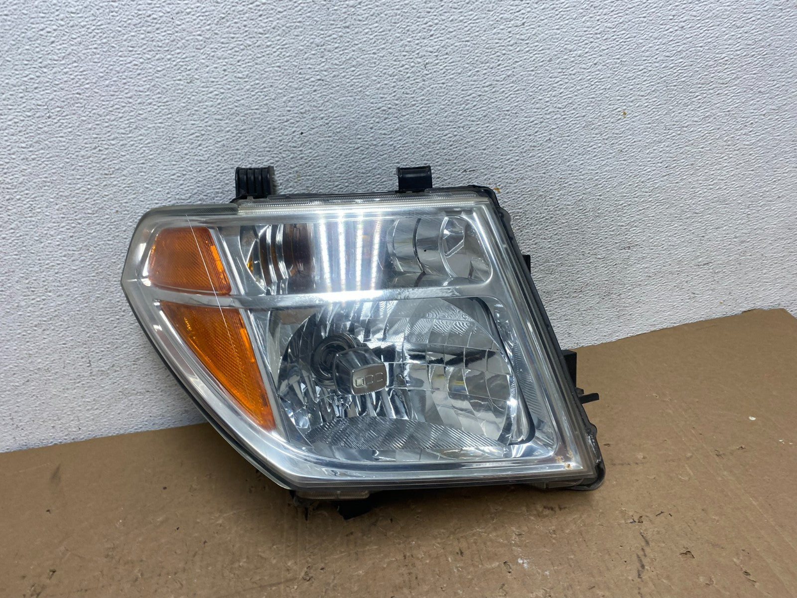 2005-2007 Nissan Pathfinder Halogen Headlight Right Passenger Rh AD8178 DW0