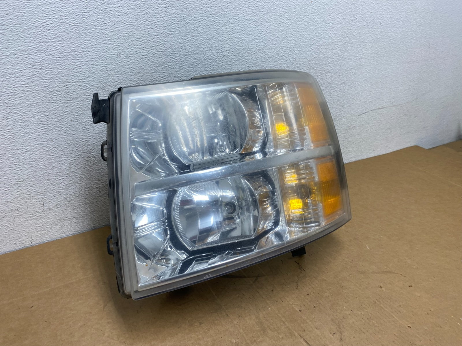 2007 to 2014 Chevrolet Silverado Left Driver Lh Side Headlight AD6069 DW2