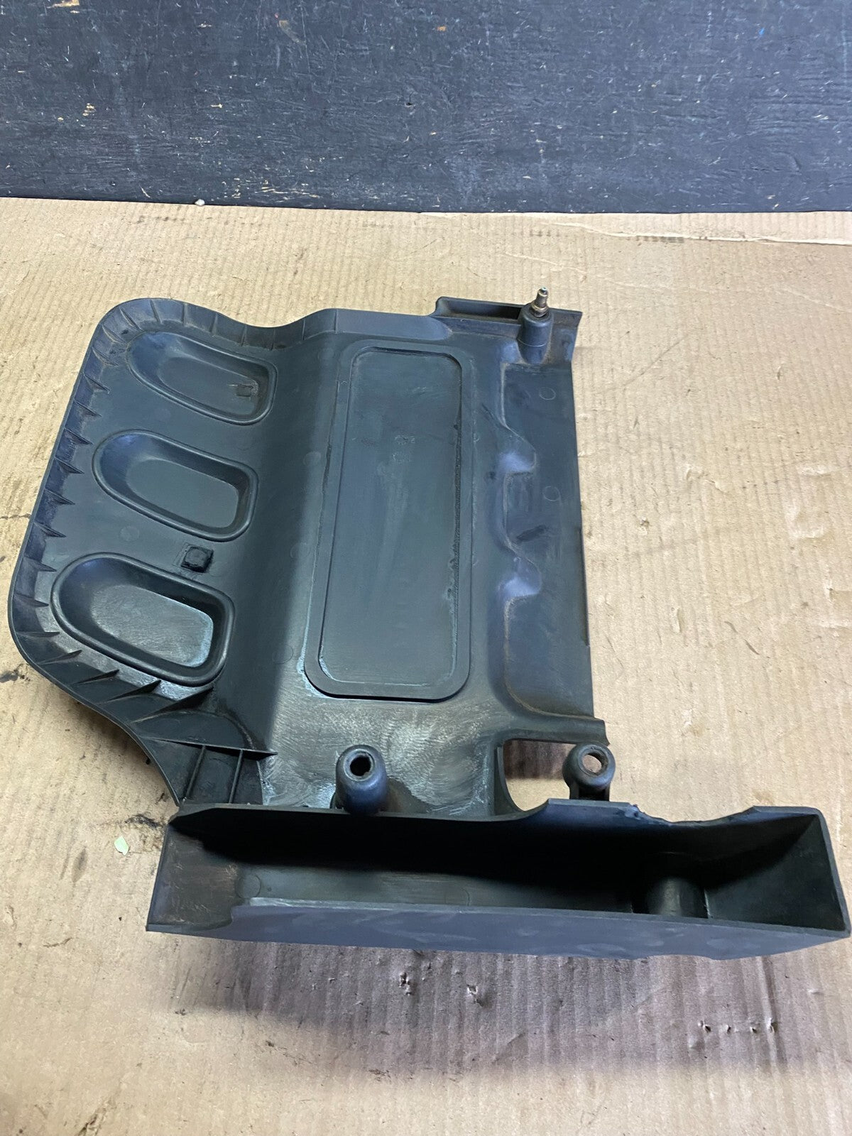 2001 to 2004 Mazda Tribute  DOHC 24 VALVE Engine Shield Top Cover L9425 PS6