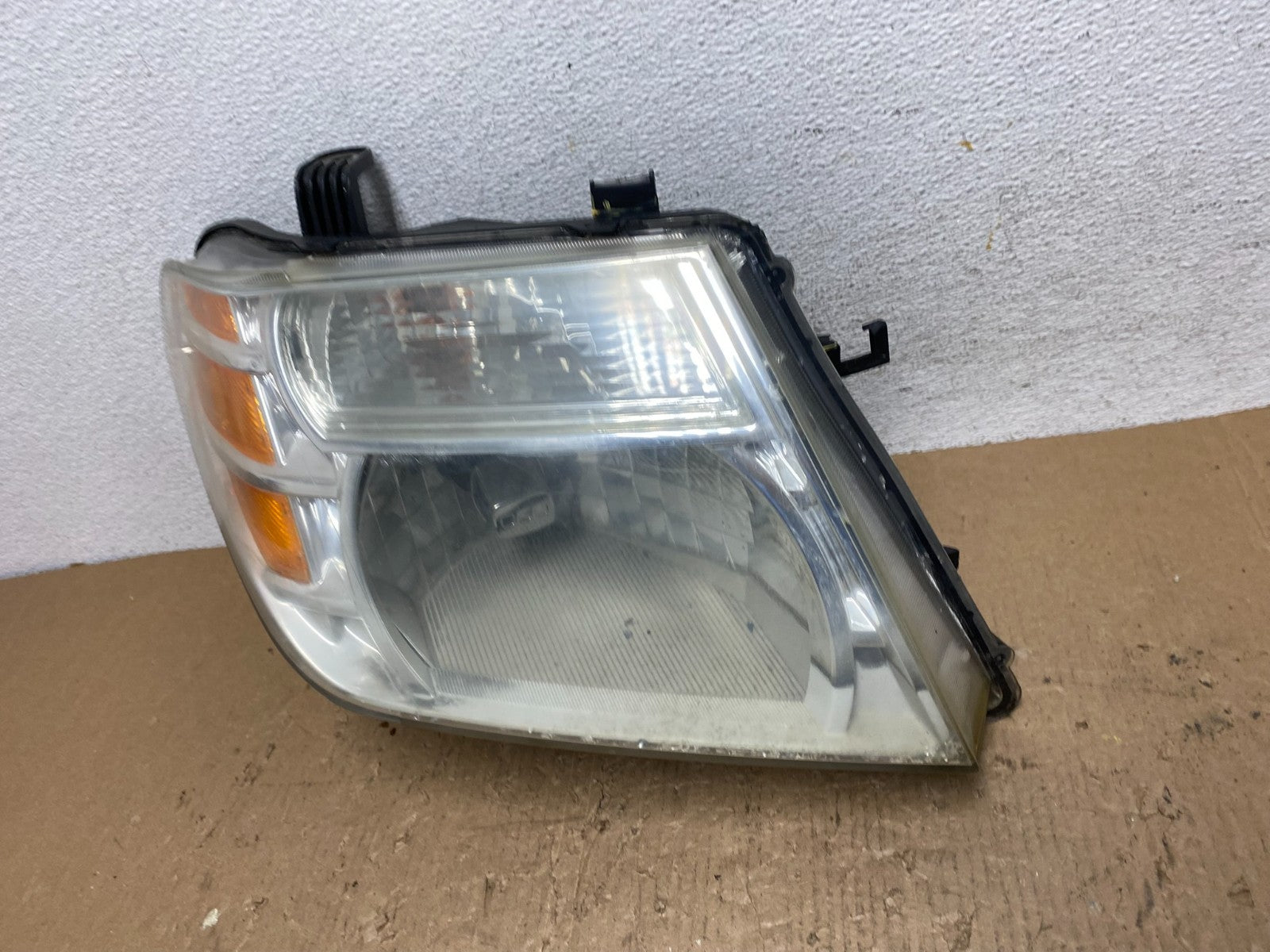 2008 to 2012 Nissan Pathfinder Halogen Headlight Right Passenger AD8759 DW1